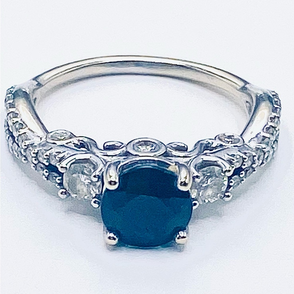 Elegant White Gold and Blue Sapphire Gemstone Ring